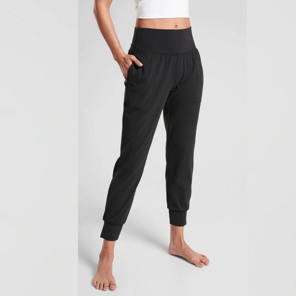 Athleta Salutation Jogger in Powervita